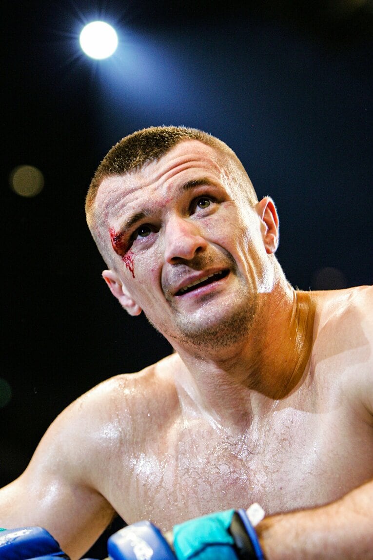 2006年9月10日、PRIDE無差別級グランプリ決勝でジョシュ・バーネットを破り、はるか遠くを見つめるミルコ　©Susumu Nagao