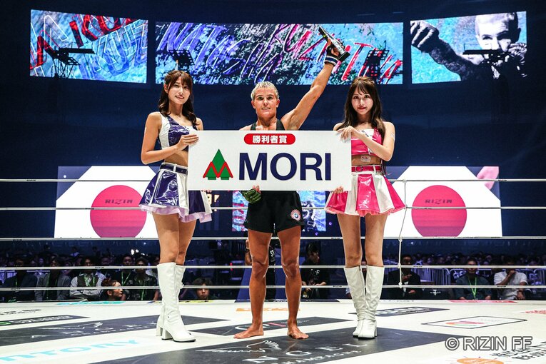 RENAvsクジュティナ　©RIZIN FF