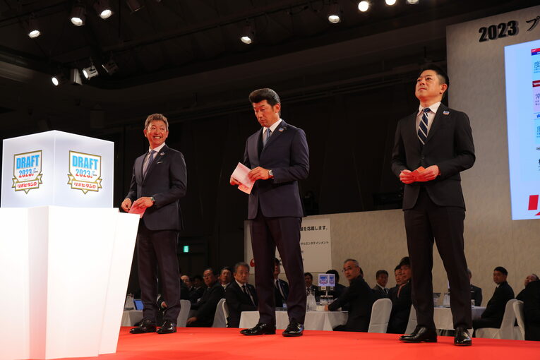 開票の瞬間　©JMPA