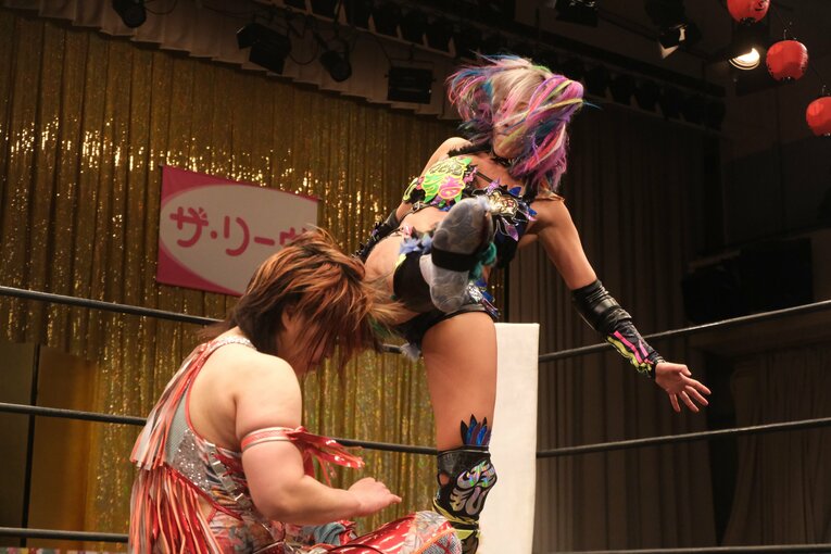 「スターダムをクビになって…」人気女子プロレスラーが初告白　ウナギ・サヤカ“超満員の自主興行”に密着して感じた「不思議な風格」(70)