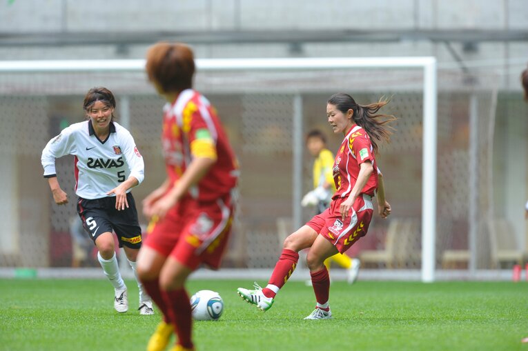 澤穂希とのマッチアップ（2011年）©︎Toshiya Kondo