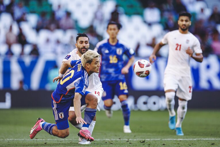 記者陣の前で「ふがいなさ」を口にした堂安　©Kiichi Matsumoto