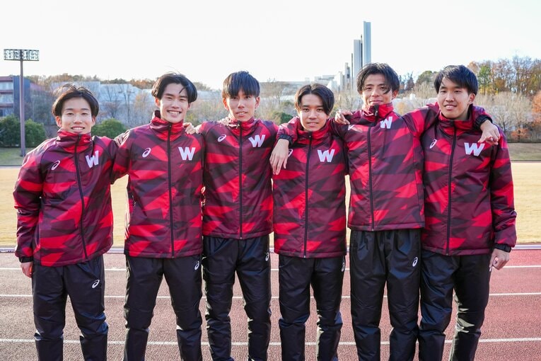 石塚（右）や伊藤（左から2人目）ら高校時代から実績のある同期の存在は菅野にとっても大きかったという　©Satoshi Wada