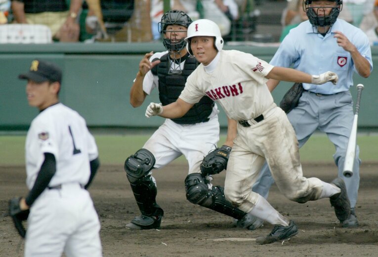 7回表1死満塁の場面で岩国・津山淳史（写真）が走者一掃の右中間3塁打で優勝候補・広陵を逆転する　©︎Sankei Shimbun