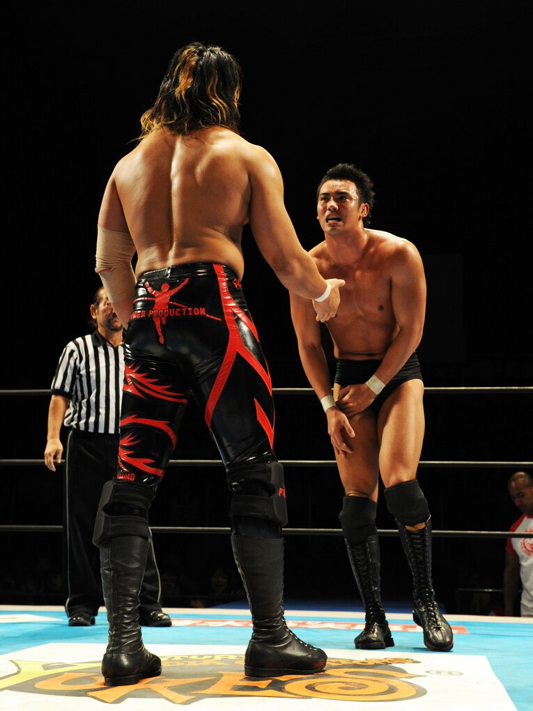 棚橋弘至に敗れた岡田かずちかは悔しそうな表情を浮かべる　©Essei Hara