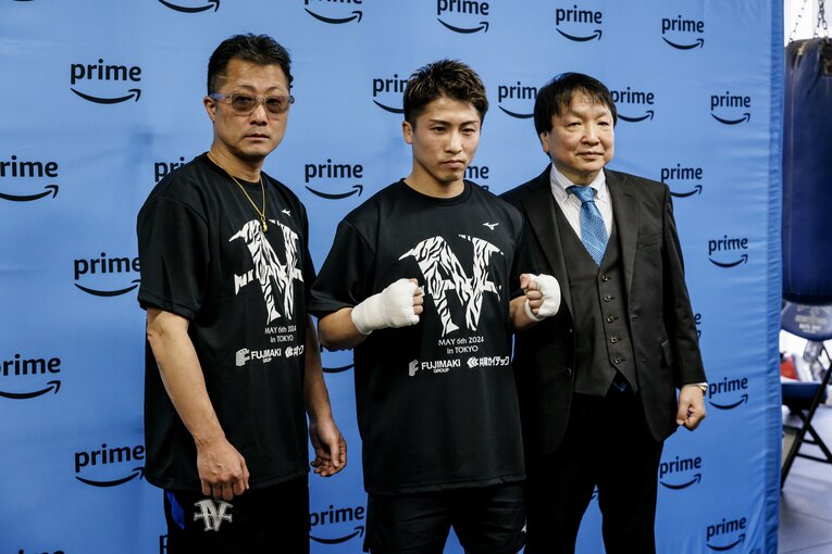 取材に応じる井上尚弥　©Kiichi Matsumoto