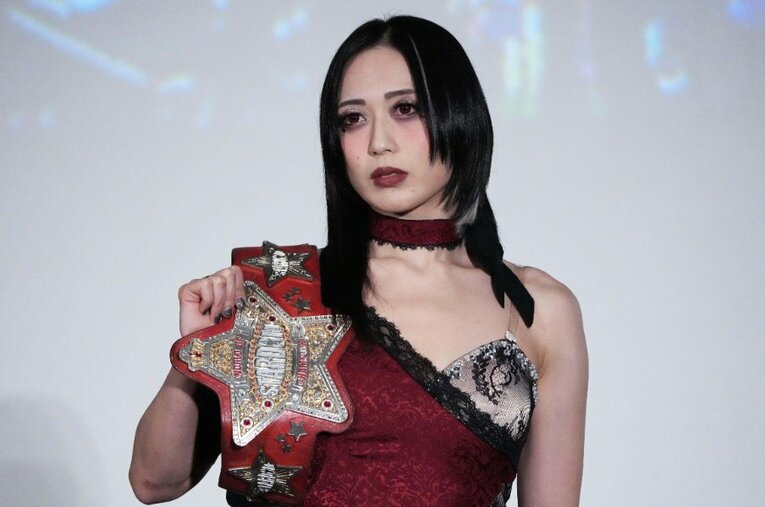 プロレス大賞MVP候補の上谷沙弥。12月29日には両国国技館で安納サオリの挑戦を受け、1月4日には朱里と東京ドームで戦う ／ photograph by Essei Hara