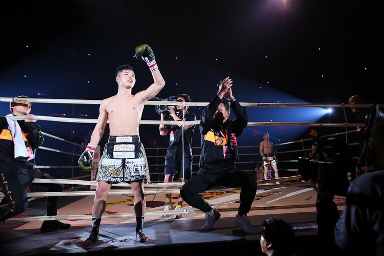 2019年の大晦日、江幡塁戦の入場シーン　©RIZIN FF