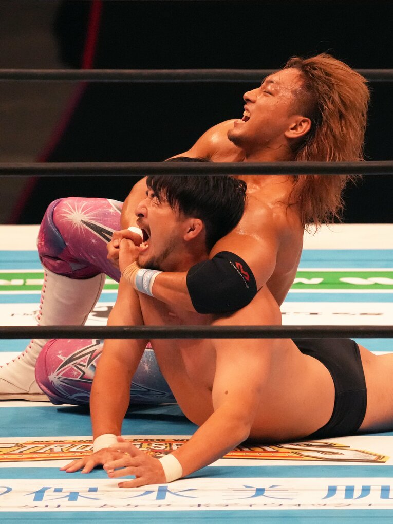 成田蓮をSTFで絞め上げる海野翔太