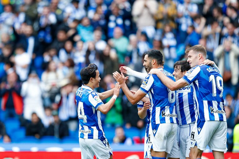 久保建英PK獲得＋シルバに絶妙アシストもドローに落胆　だが翌朝「クボ表紙の新聞」を持った地元のおじさんが…カメラマンは見た(58)