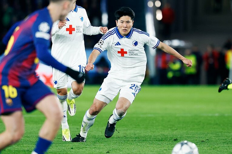 CLバルサ戦に出場した鈴木淳之介。PK献上、チームは大敗したものの潜在能力の高さを見せる場面はあった ／ photograph by Daisuke Nakashima