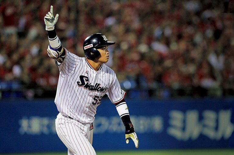 2022年、三冠王も狙える圧倒的な成績を残している村上宗隆。初めて4番に座った3年前から、誰もがそのずば抜けた潜在能力を認めていた ／ photograph by Tokyo Yakult Swallows