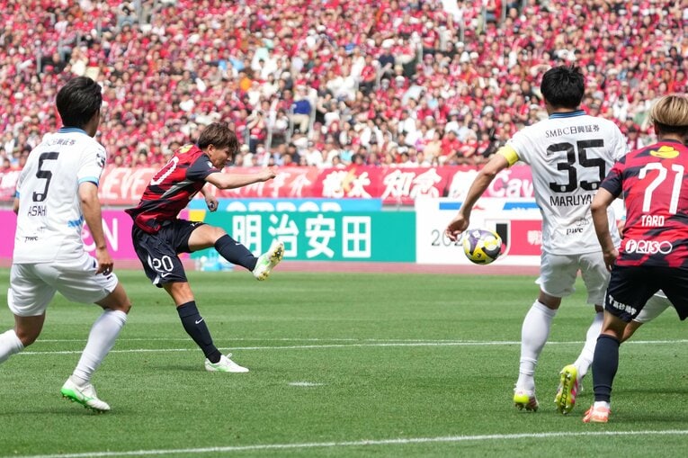 前半終了間際、鹿島・舩橋佑の同点ゴール　©Masashi Hara