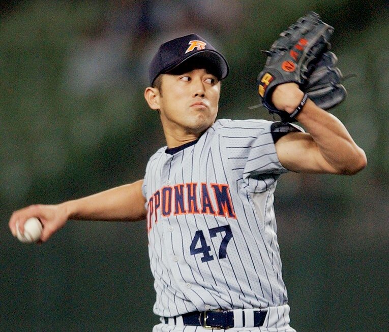 同じく逆指名のドラ1で日ハムに入団し、活躍した関根とは大学の同期　©JIJI PRESS