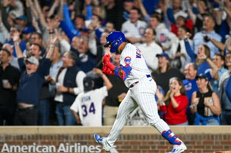 4月11日のカブスvsマリナーズ戦。ベラスケスの満塁弾で球場の熱気は最高潮に…背景にWBC効果があった？ ／ photograph by Getty Images