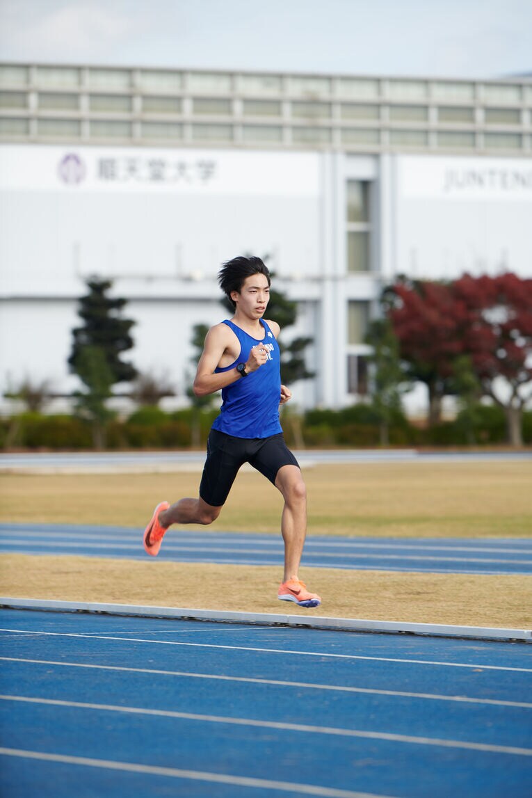 順大のグラウンドで練習する三浦（2020年撮影）　©Ichisei Hiramatsu