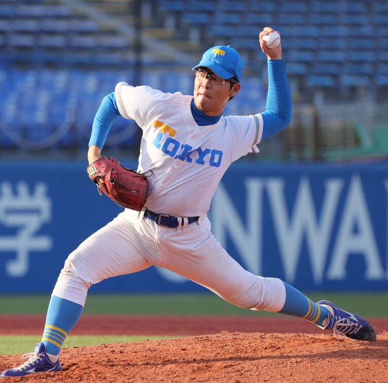 東芝戦2番手で登板した左腕・小宗創（4年）　©Sankei Shimbun