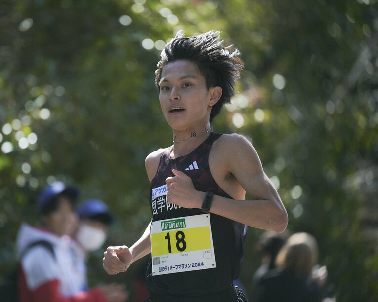 この春はエース格の平林清澄、山本歩夢の上級生に加え、写真の青木ら下級生の活躍も目立った　©Yuki Suenaga