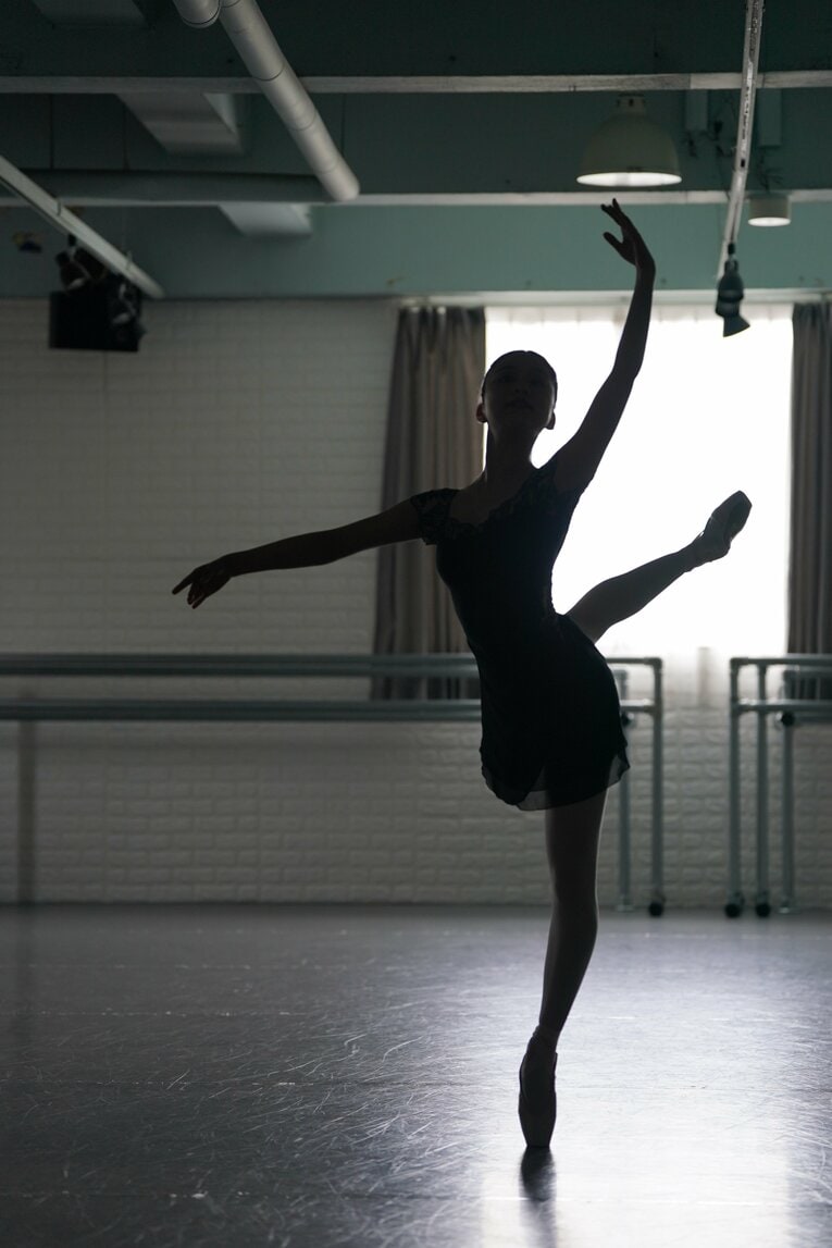 ロシアの名門・ボリショイバレエ学校から帰国した梶川陽菜さん（18歳）©︎Akito Iwamoto