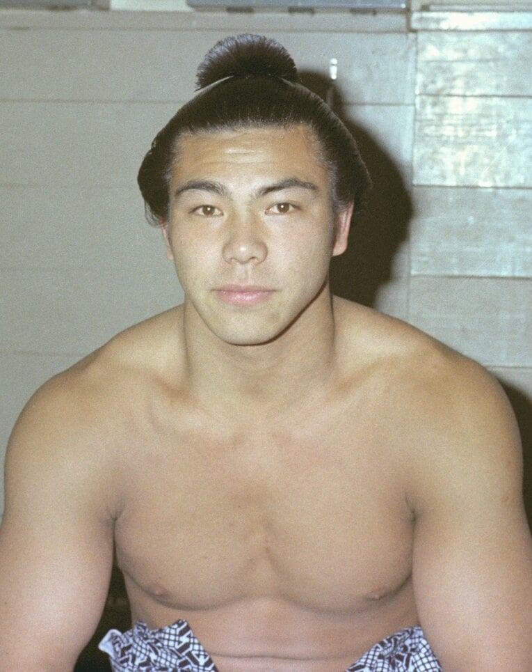 写真は1975年5月、19歳の頃の千代の富士　©KYODO