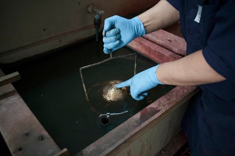 W杯製造工程の様子　©Paolo Vezzoli