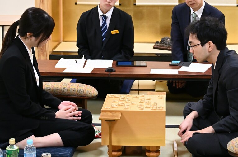 2025年1月、柵木幹太が臨んだ西山朋佳との棋士編入試験最終局 ／ photograph by Keiji Ishikawa