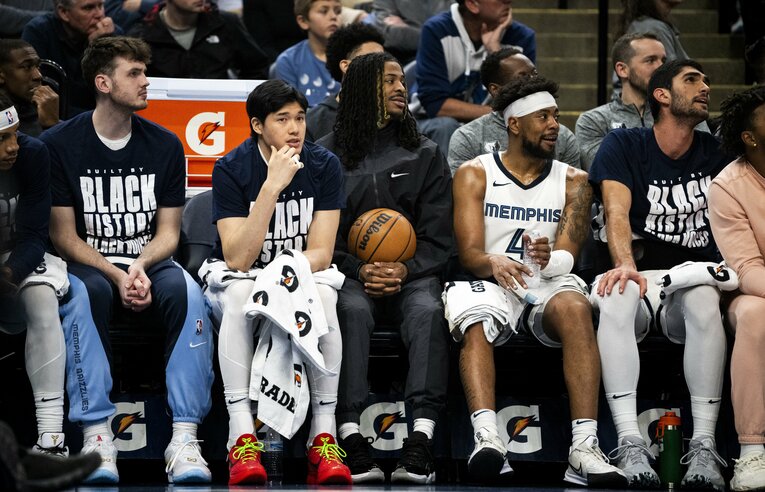 今年2月に古巣グリズリーズへトレードされた渡邊雄太。3月からは「個人的な理由」で欠場していた　©︎Stephen Maturen/Getty Images