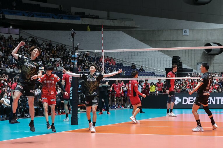 ウルフドッグス名古屋、歓喜の瞬間　©︎V.LEAGUE