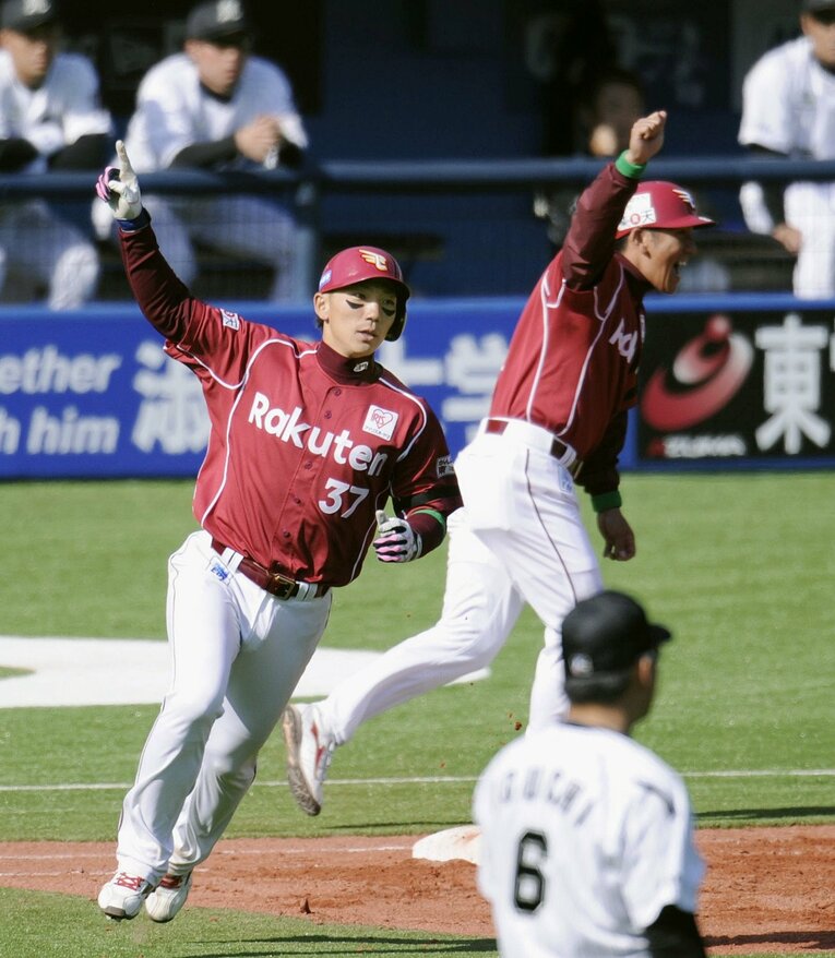 ロッテとの開幕戦で3ランを放った嶋©Kyodo News