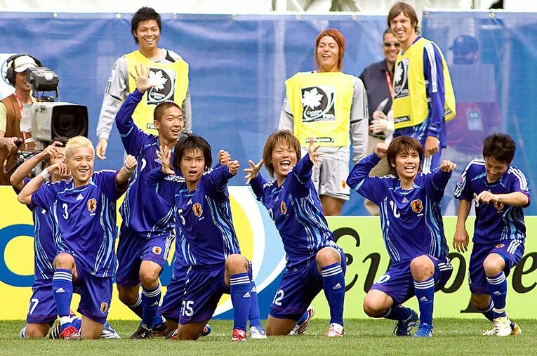ゴール後のパフォーマンスで会場を沸かせた2007年U-20W杯カナダ大会。ベテランとなった今でも「調子乗り世代」は健在だ。 ／ photograph by Snspix/AFLO