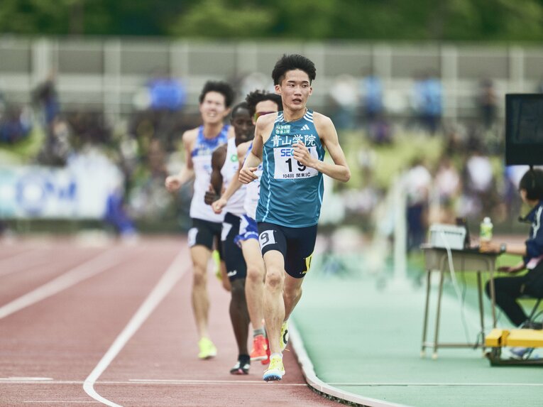 関カレ2部5000ｍで日本人2位となる6位に入った折田。先頭の留学生集団に果敢に勝負を挑むなど積極性も目立った　©︎Yuki Suenaga