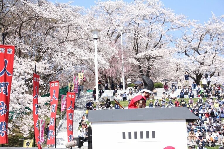藤井聡太竜王「大変参考になったで“ござる”」初出演した《人間将棋》を現地取材… 観る将マンガ家が超楽しんで描いてみた(74)