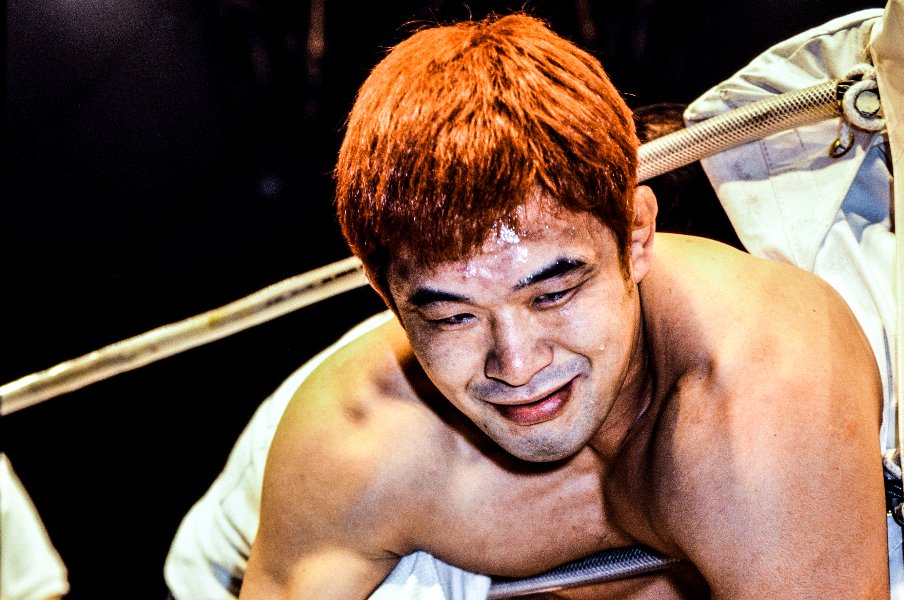 最強のプロレスラー・桜庭和志はなぜ試合中に微笑んだのか…「格闘技史に残る一枚」のカメラマンが語る“グレイシー狩り”の衝撃<Number Web> photograph by Susumu Nagao