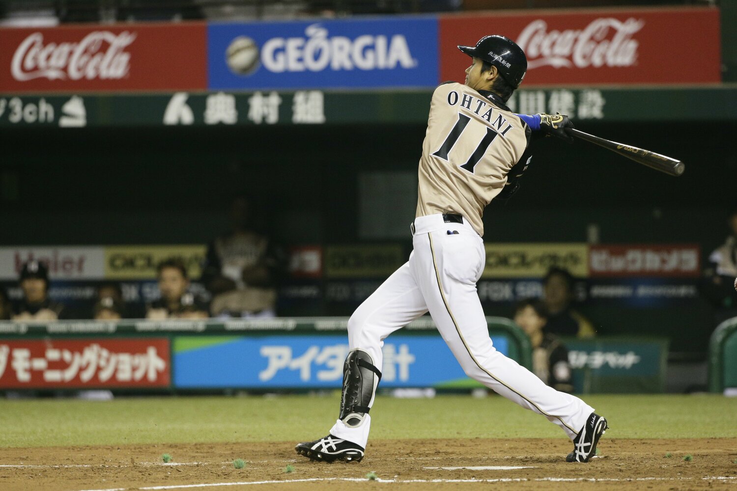 2013年、デビュー戦で豪快なスイングを見せる大谷 ©Shigeki Yamamoto