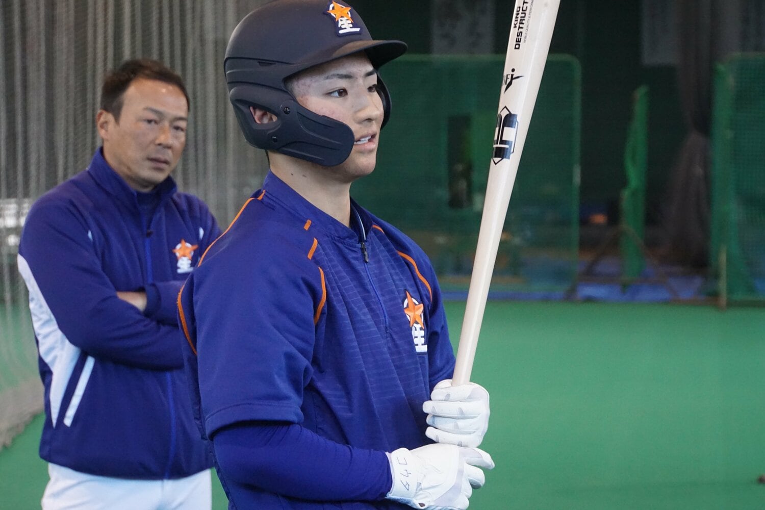 星稜ナインに指示を出すキャプテンの芦硲晃太(あしさこ・こうた) ©Kei Nakamura