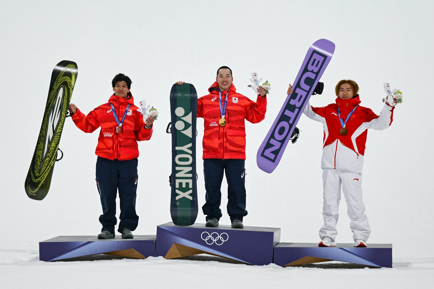 左から銀の木俣、木村、銅のスー・イーミン　©Nanae Suzuki/JMPA