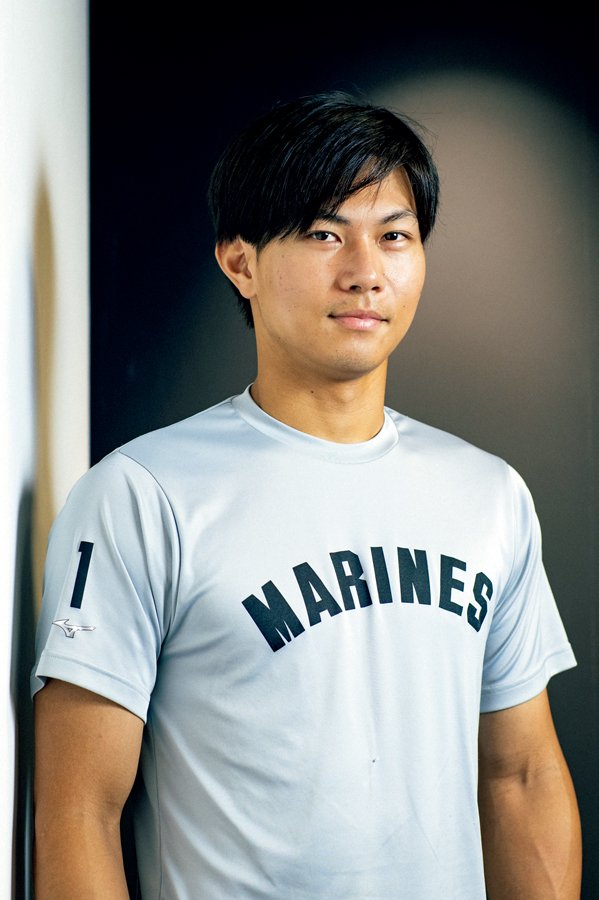 藤原恭大／2000年5月6日生、大阪府出身。小1の時に園和北フレンズで野球を始める。中学時代は枚方ボーイズに所属、全国優勝を果たす。'19年、ドラフト1位でロッテ入団。今季はオープン戦で右膝を骨折。6月末に一軍復帰し、7月21日に1号本塁打を放った。181cm、80kg  ©Asami Enomoto