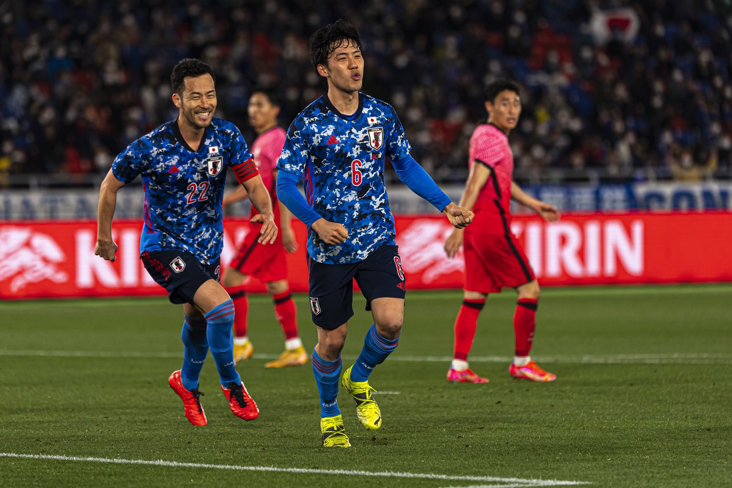 五輪OA枠に選出された遠藤航と吉田麻也©JMPA