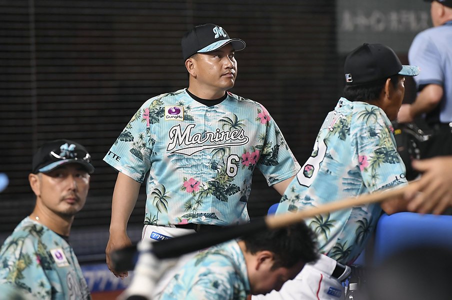 「攻撃的2番」にバントの選択肢は？大味化する日本野球に抱く懸念。＜Number Web＞ photograph by Kyodo News