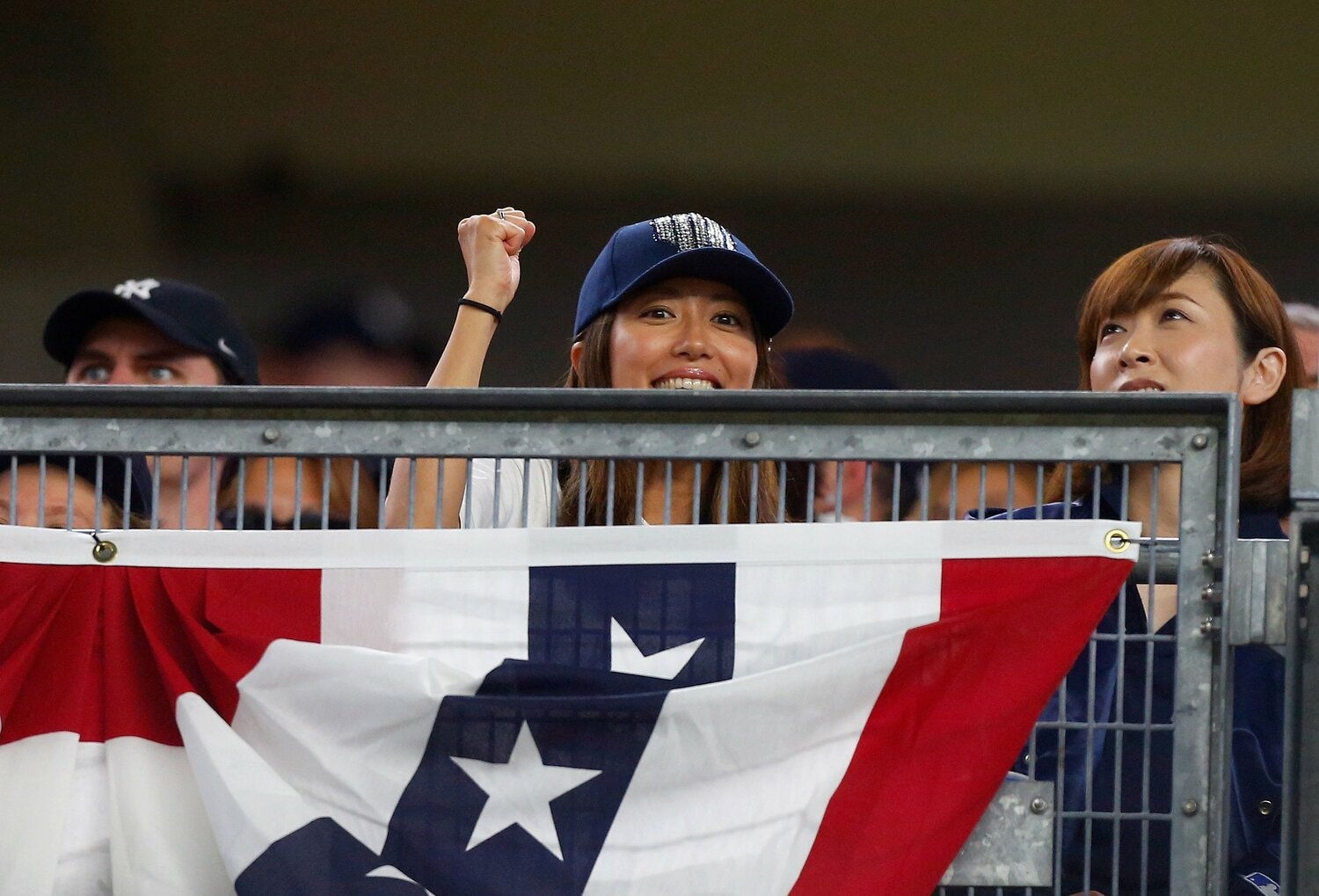 写真は2017年、ニューヨーク・ヤンキースに在籍していた田中将大を応援する里田まい　©Getty Images