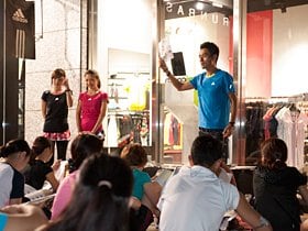 第1回は、JALホノルルマラソン向けの特別講義とマットを使ったストレッチの後、3～5kmのコースをランニング