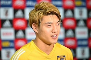 【NEW】「リツはそうしたプレーができなければ生き残れない」ドイツ名将の下で堂安律が急成長…W杯で信じ抜く「特別なものが自分に」