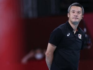 東京五輪で29年ぶりのベスト8進出に導いた中垣内祐一前監督。多くの困難を乗り越えながらも、自らの意志を貫いた