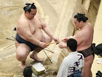 稀勢の里は笑わない。白鵬に応えた言葉の背景とは。＜Number Web＞ photograph by Kyodo News