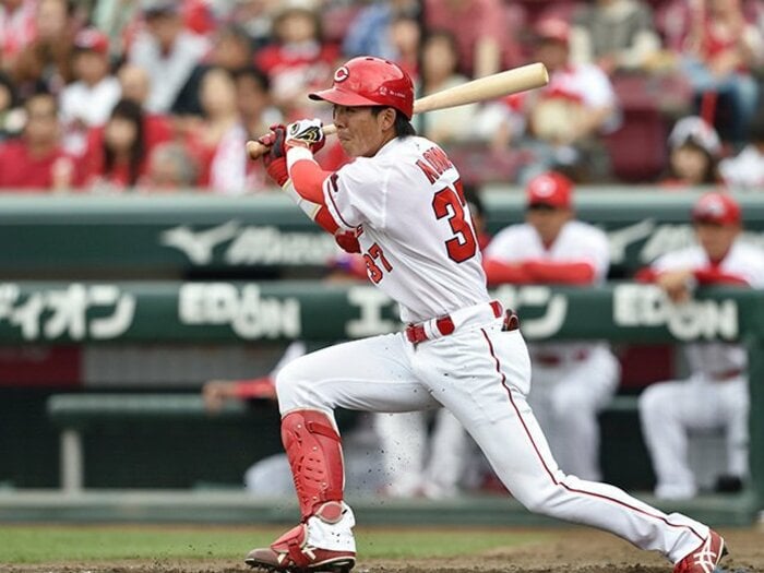 “隙あらば野間”はカープの投資だ!緒方監督が野間峻祥に見る壮大な夢。<Number Web> photograph by Nanae Suzuki