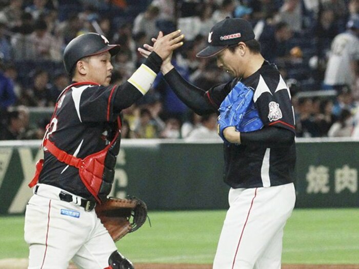 ロッテ井口監督「真っ直ぐが大事」。悩める益田直也に強気は戻るか。<Number Web> photograph by Kyodo News