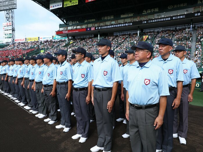 「アンパイアの判断がいちばん正しいんです」続く熱戦のウラ側で…相次ぐ“誤審疑惑”に揺れる高校野球　現役審判員が語る「ジャッジのリアル」＜Number Web＞ photograph by JIJI PRESS