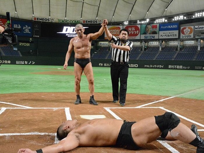 「路上プロレス in 東京ドーム」大成功。DDTがブチ上げた“本気のデタラメさ”。＜Number Web＞ photograph by Norihiro Hashimoto