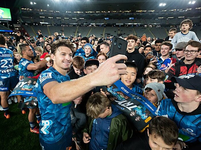 大物が続々参戦、トップリーグの「ユニークな魅力」。再開へ舵を切る世界のラグビーとの違いとは？ ＜Number Web＞ photograph by AFLO