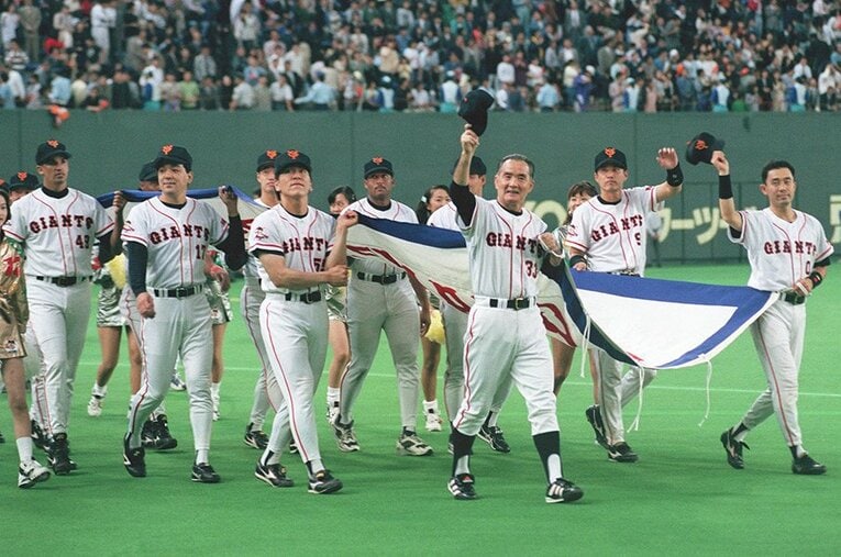 1996年の巨人の「メークドラマ」。これには審判のミスジャッジも関与していた!? ／ photograph by JIJI PRESS